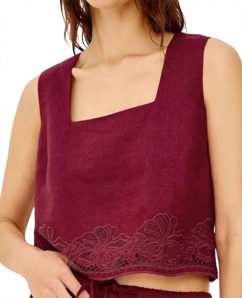 NEW RAILS akira top in berry hibiscus embroidery